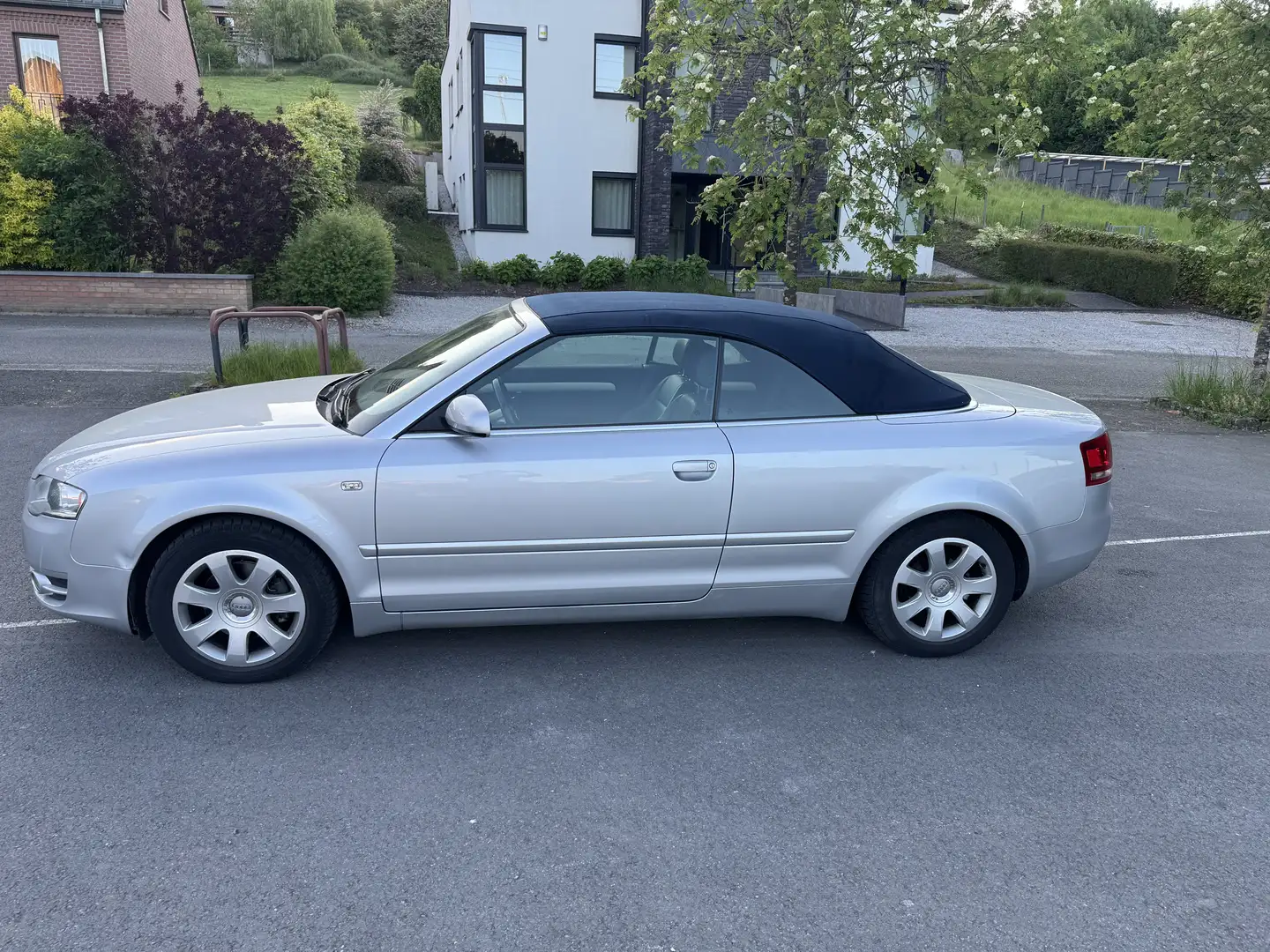 Audi A4 Cabriolet 2.0 TDi Grijs - 2