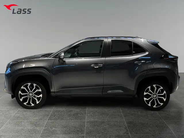 Toyota Yaris Cross view 3