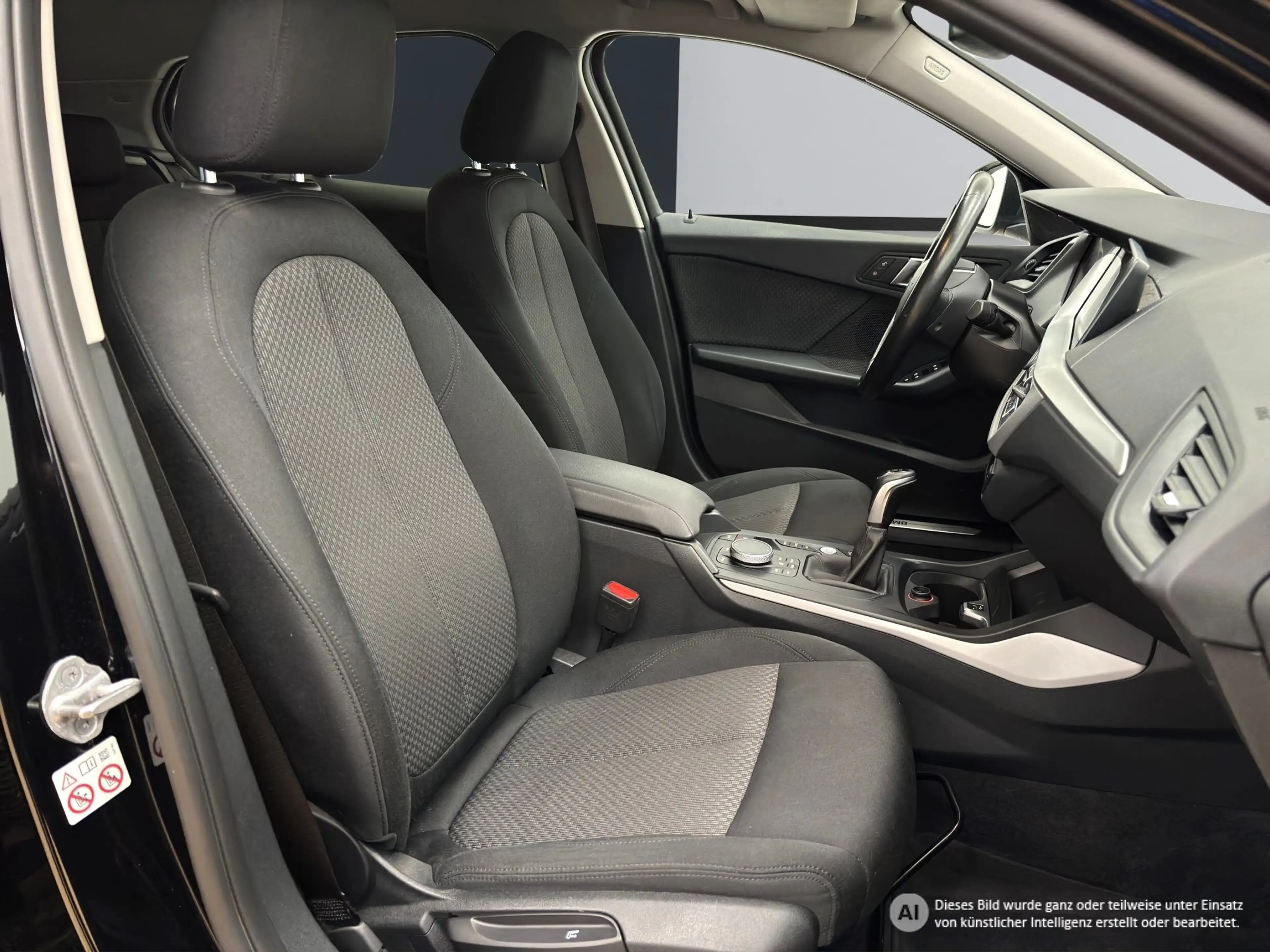 BMW 118 i 5-Türer [Advantage, LC Prof, AHK, LED, SHZ] — photo 7