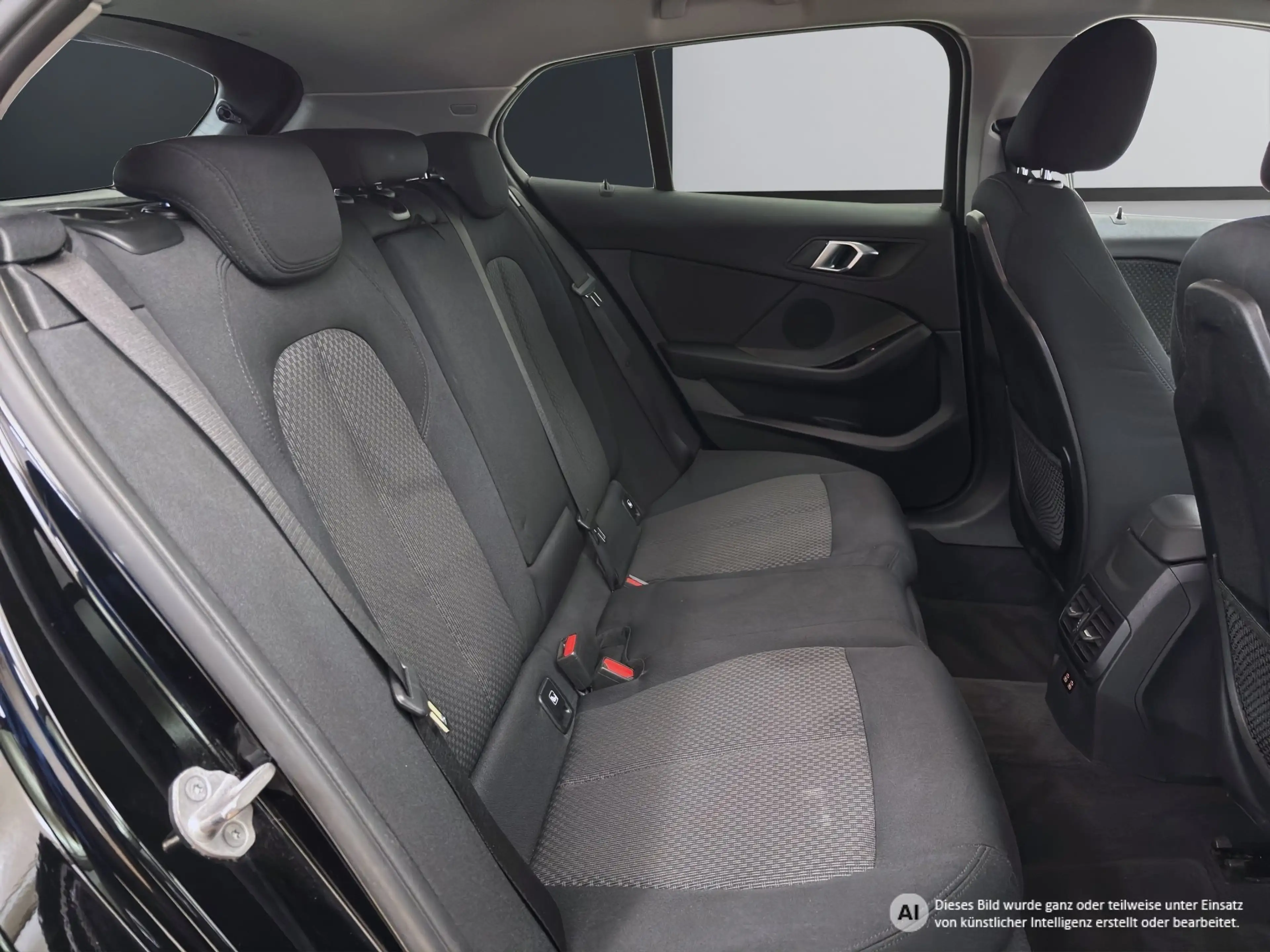 BMW 118 i 5-Türer [Advantage, LC Prof, AHK, LED, SHZ] — photo 10