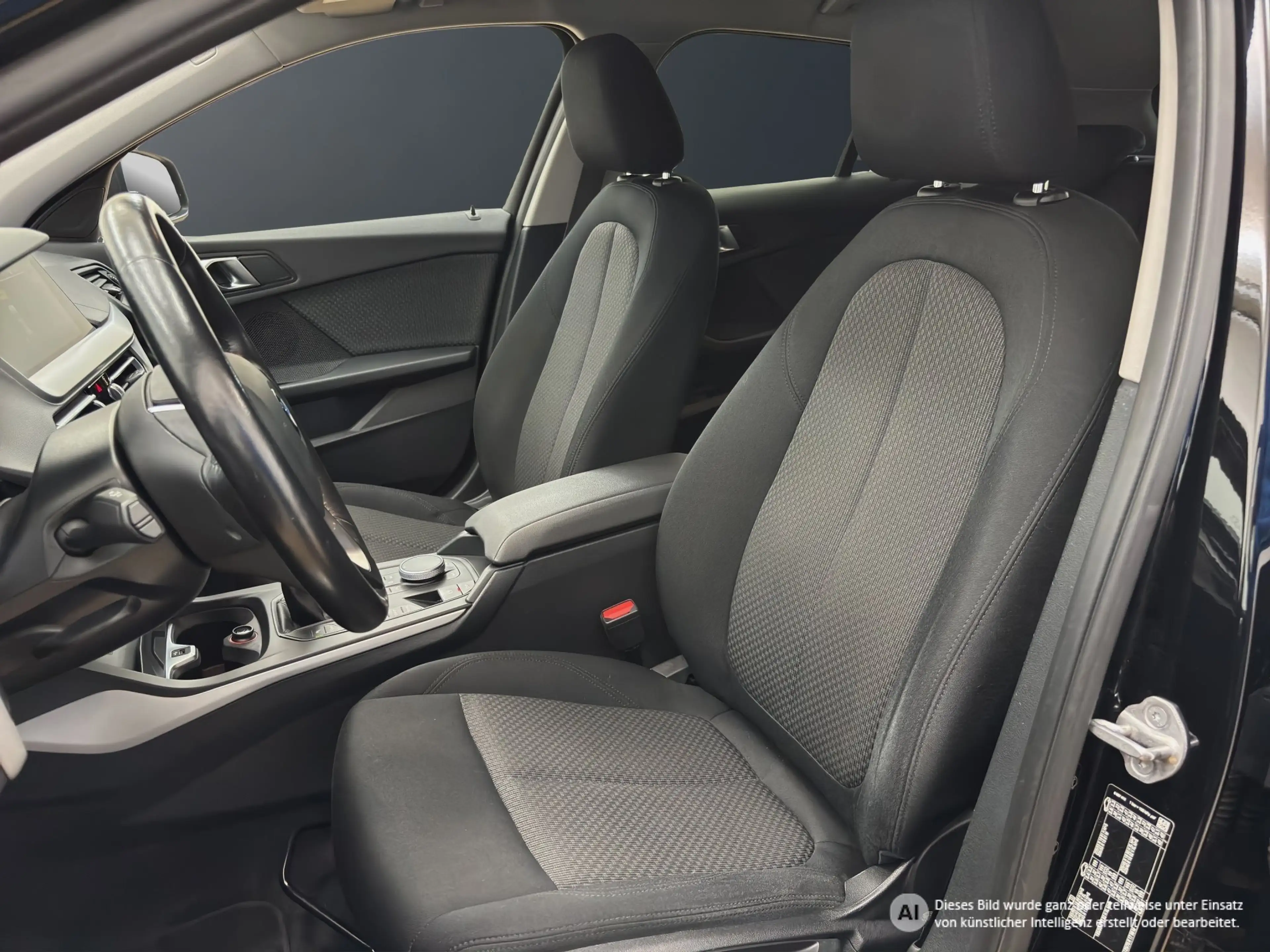 BMW 118 i 5-Türer [Advantage, LC Prof, AHK, LED, SHZ] — photo 14