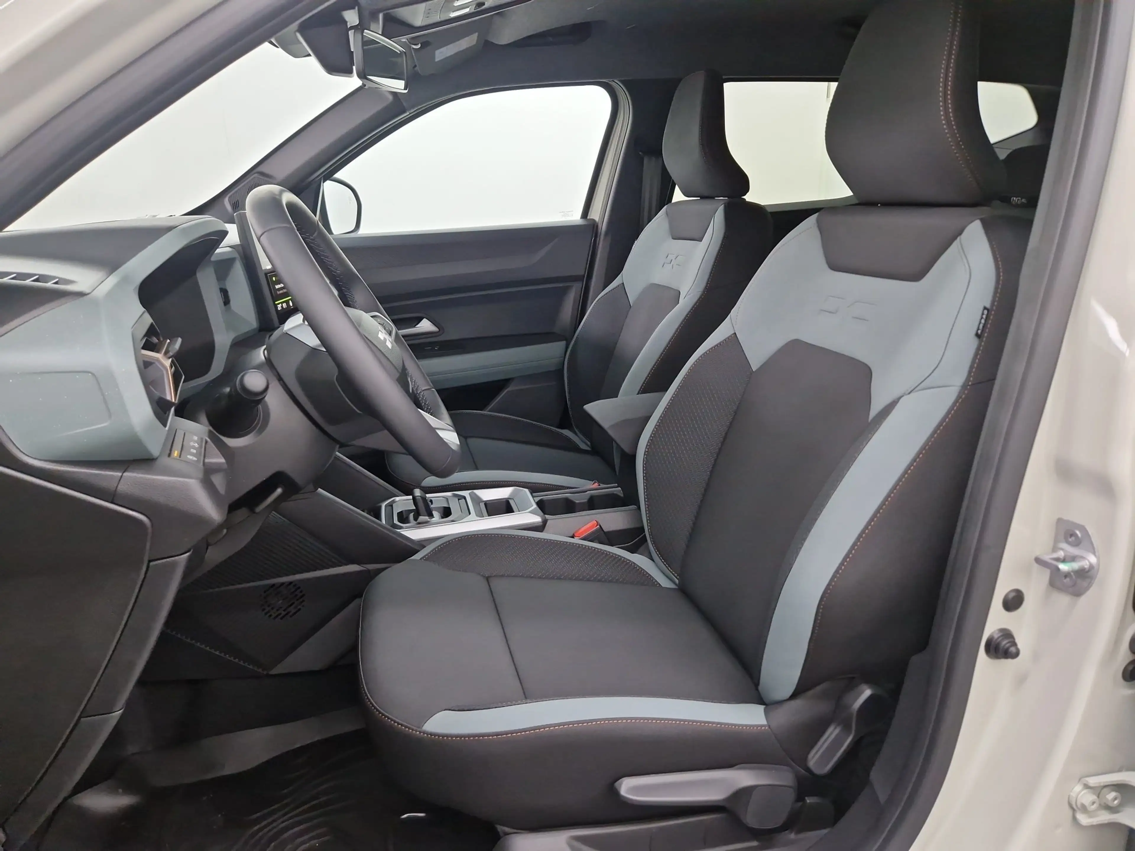 Dacia Duster Extreme Hybrid 155 Technik City — photo 8