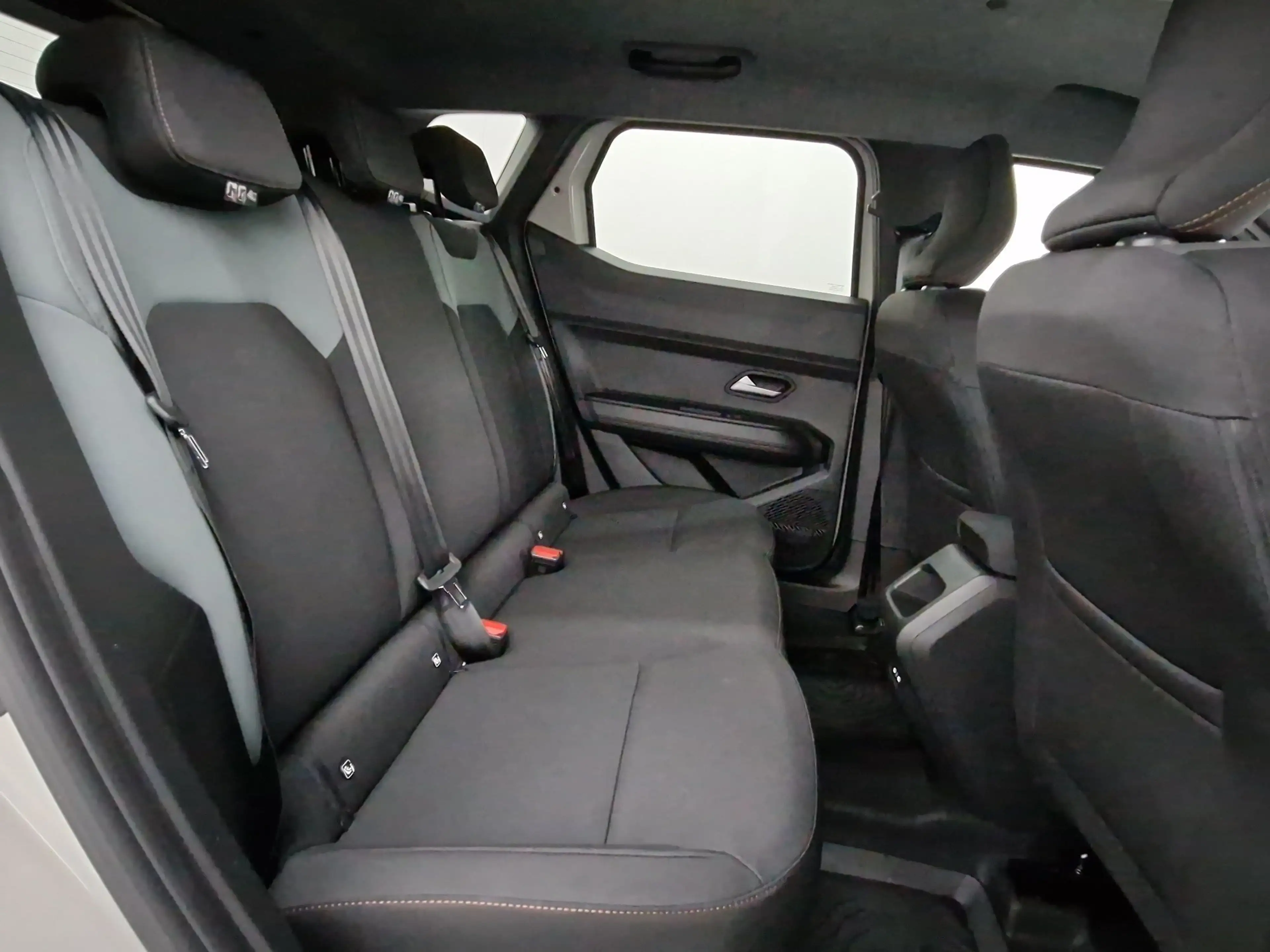 Dacia Duster Extreme Hybrid 155 Technik City — photo 11
