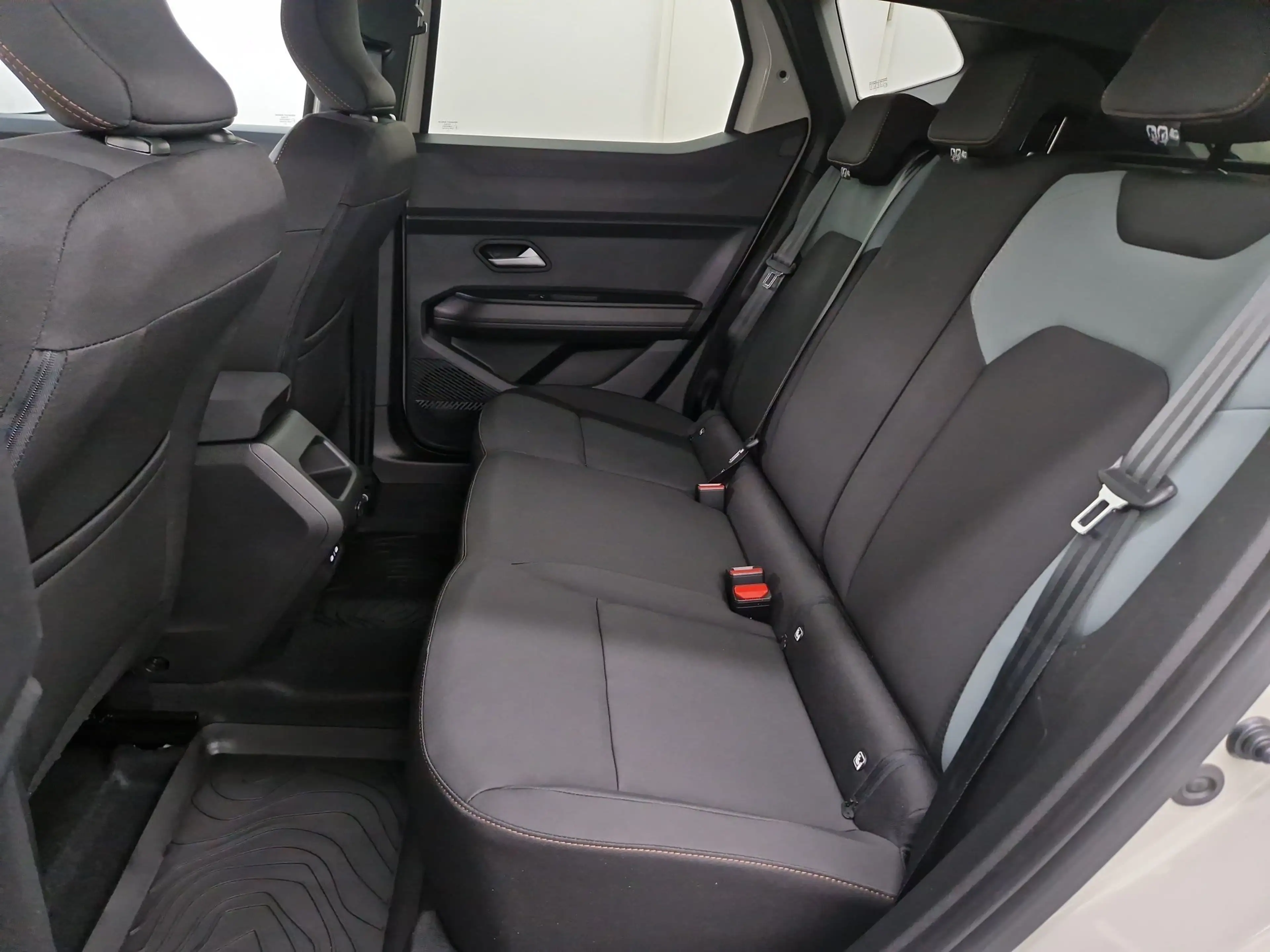 Dacia Duster Extreme Hybrid 155 Technik City — photo 9