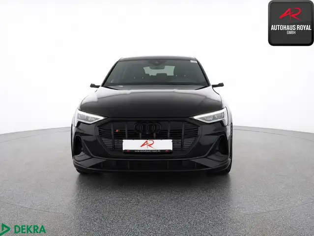 Audi E-Tron view 8