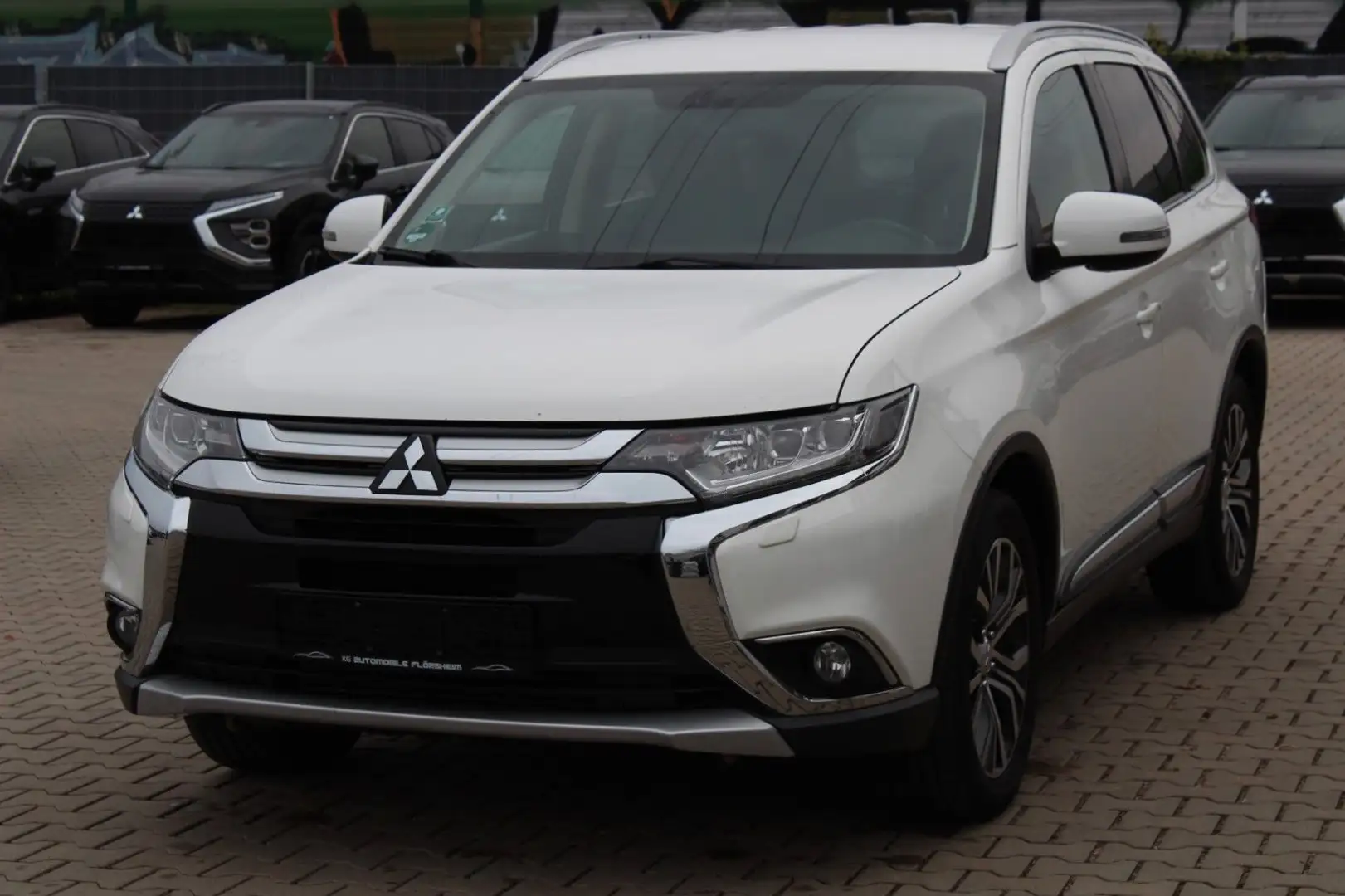 Mitsubishi Outlander 2.2 Star+ 4WD Aut. AHK Weiß - 1