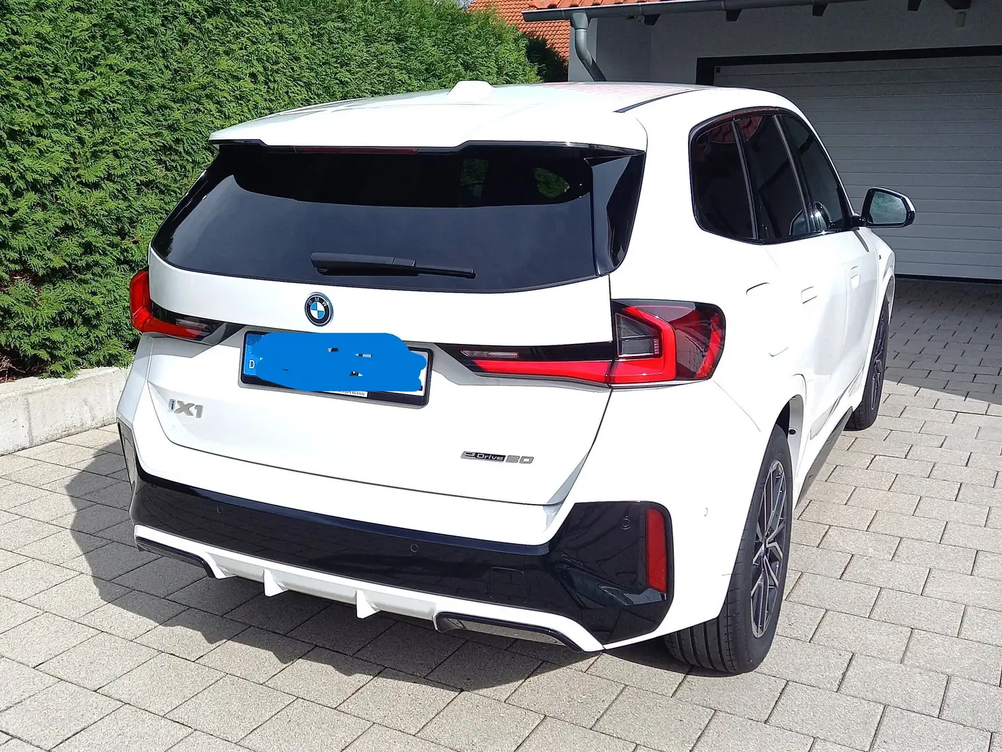BMW iX1 iX1 eDrive20 M Sportpaket Weiß - 2