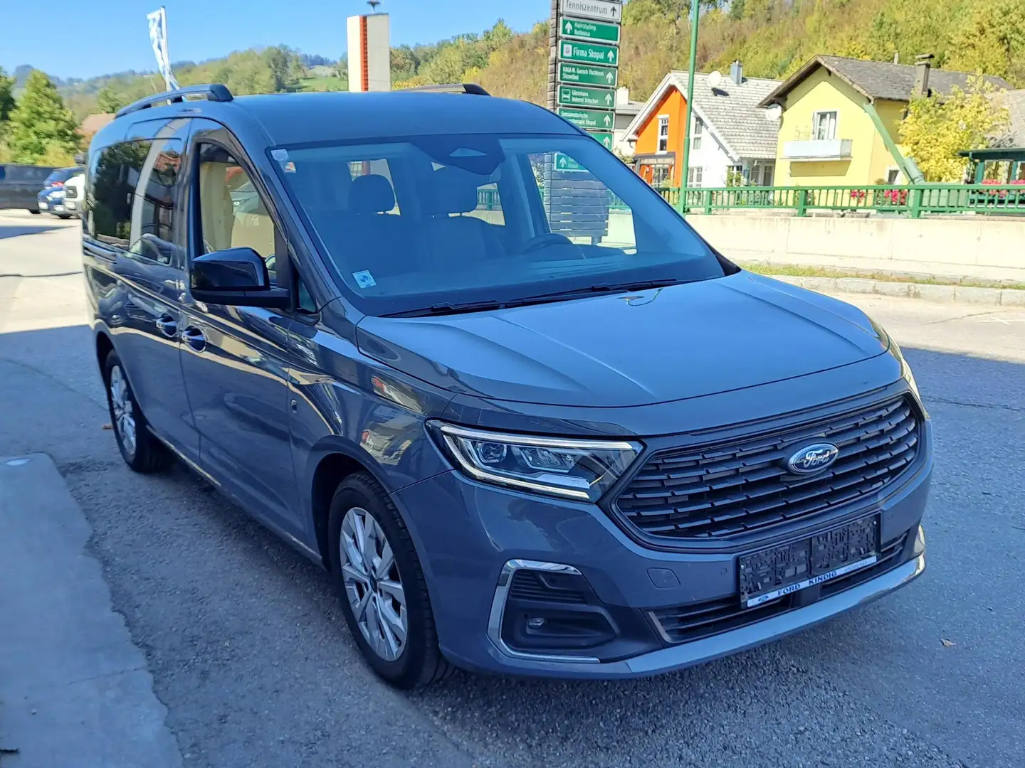 Ford Tourneo Connect Titanium L2H1 Grau - 1