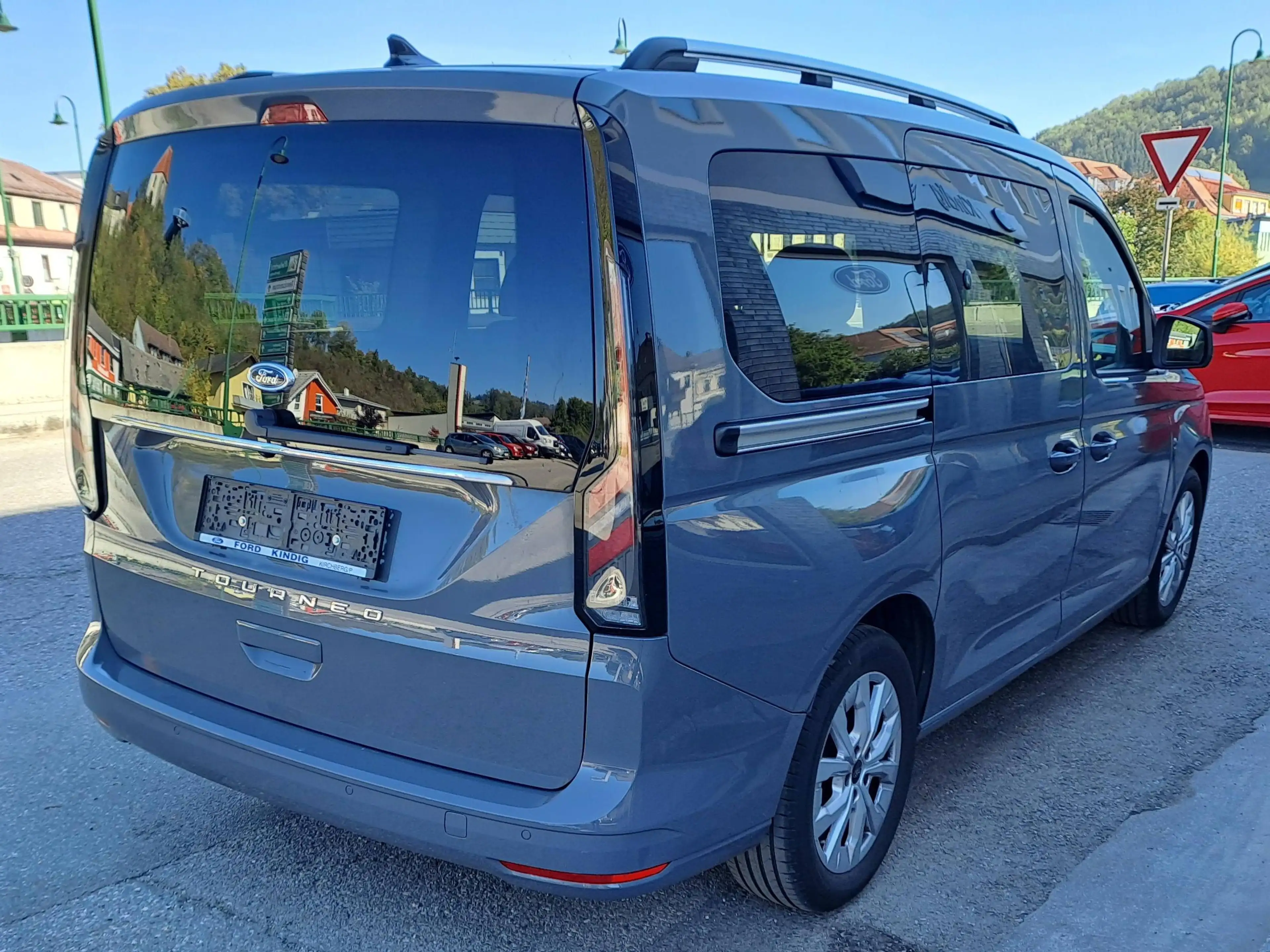 Ford Tourneo Connect Titanium L2H1 — photo 3