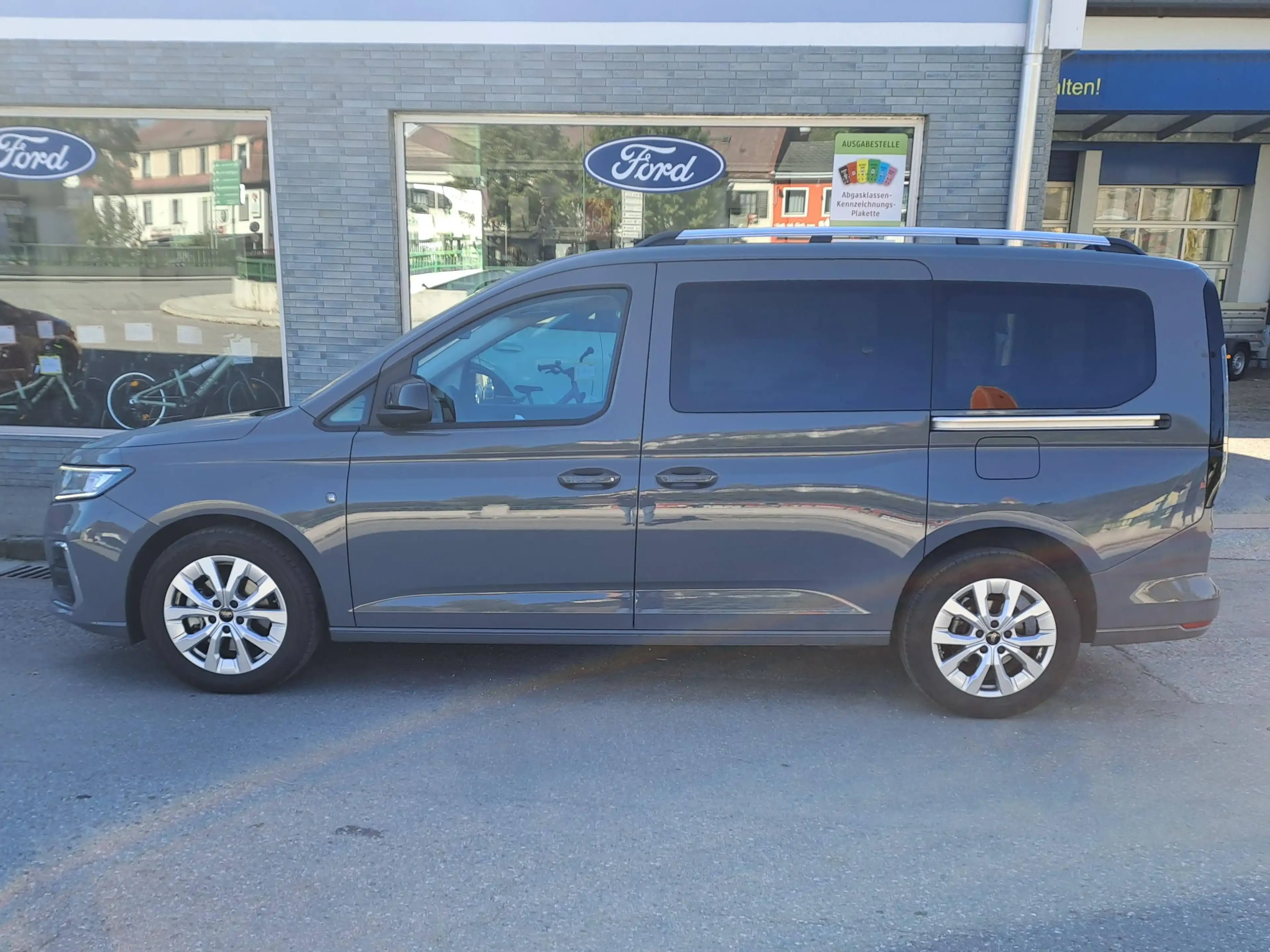 Ford Tourneo Connect Titanium L2H1 — photo 2