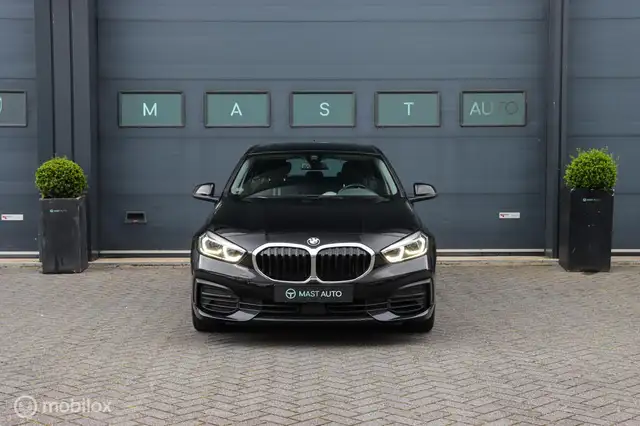 BMW 1 Series view 2