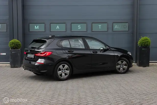 BMW 1 Series view 8