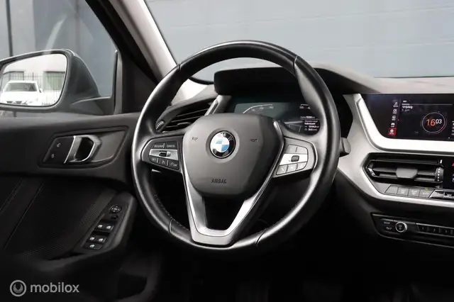 BMW 1 Series view 11