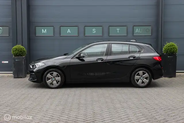 BMW 1 Series view 14