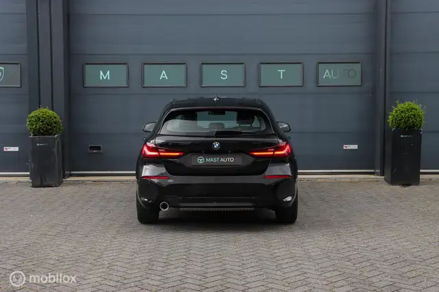 BMW 1 Series view 9