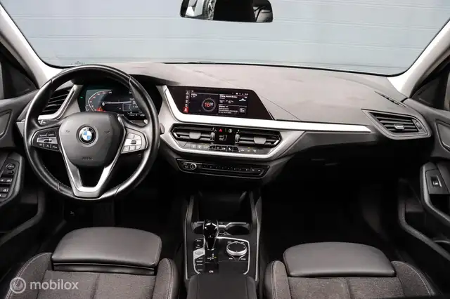 BMW 1 Series view 3