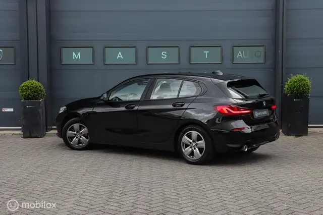 BMW 1 Series view 13
