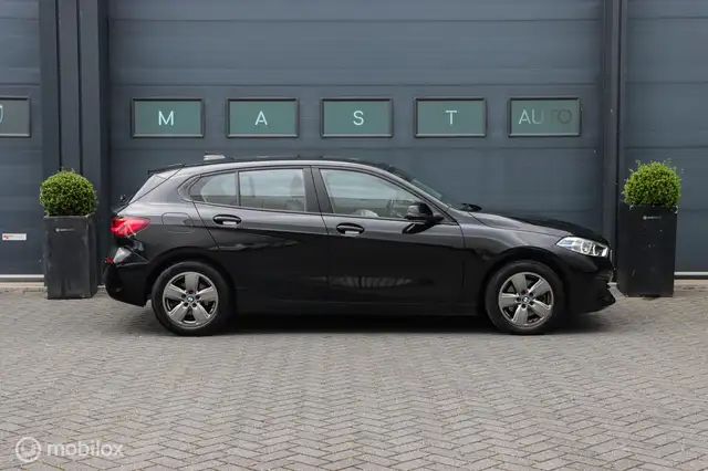BMW 1 Series view 5