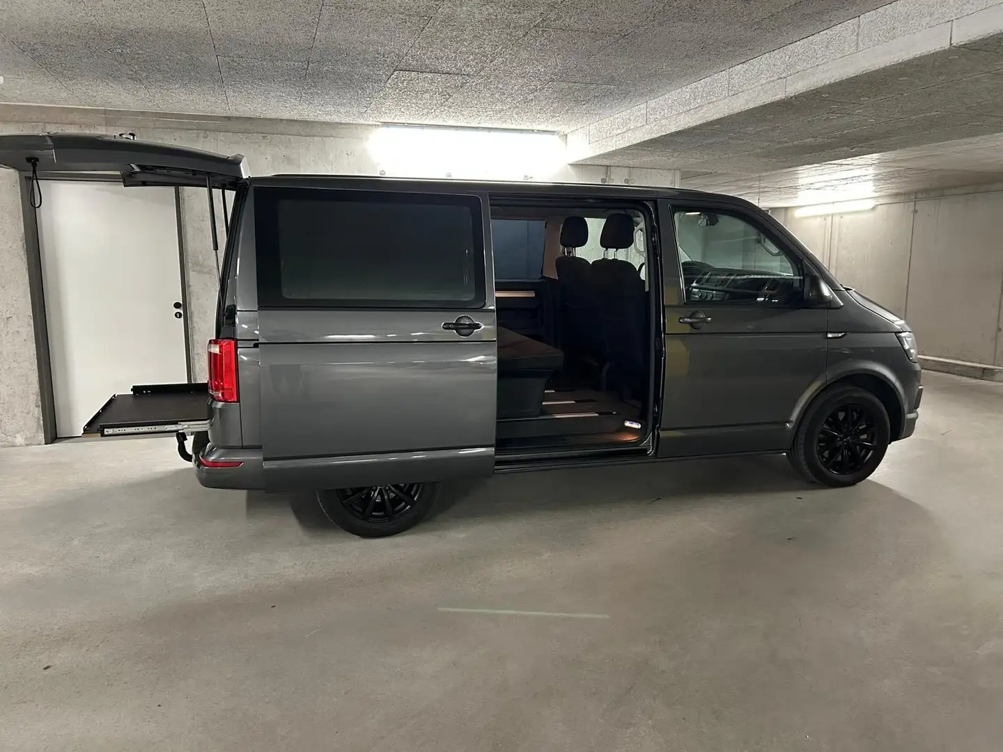 Volkswagen T6 Multivan 2,0 TDI 4Motion, 7- Sitze, Bett - 1