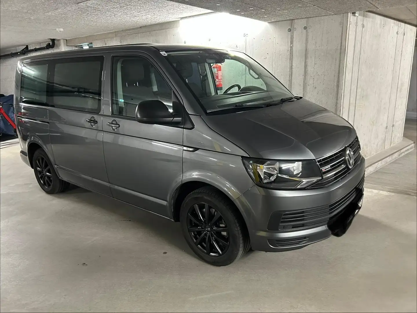 Volkswagen T6 Multivan 2,0 TDI 4Motion, 7- Sitze, Bett - 2