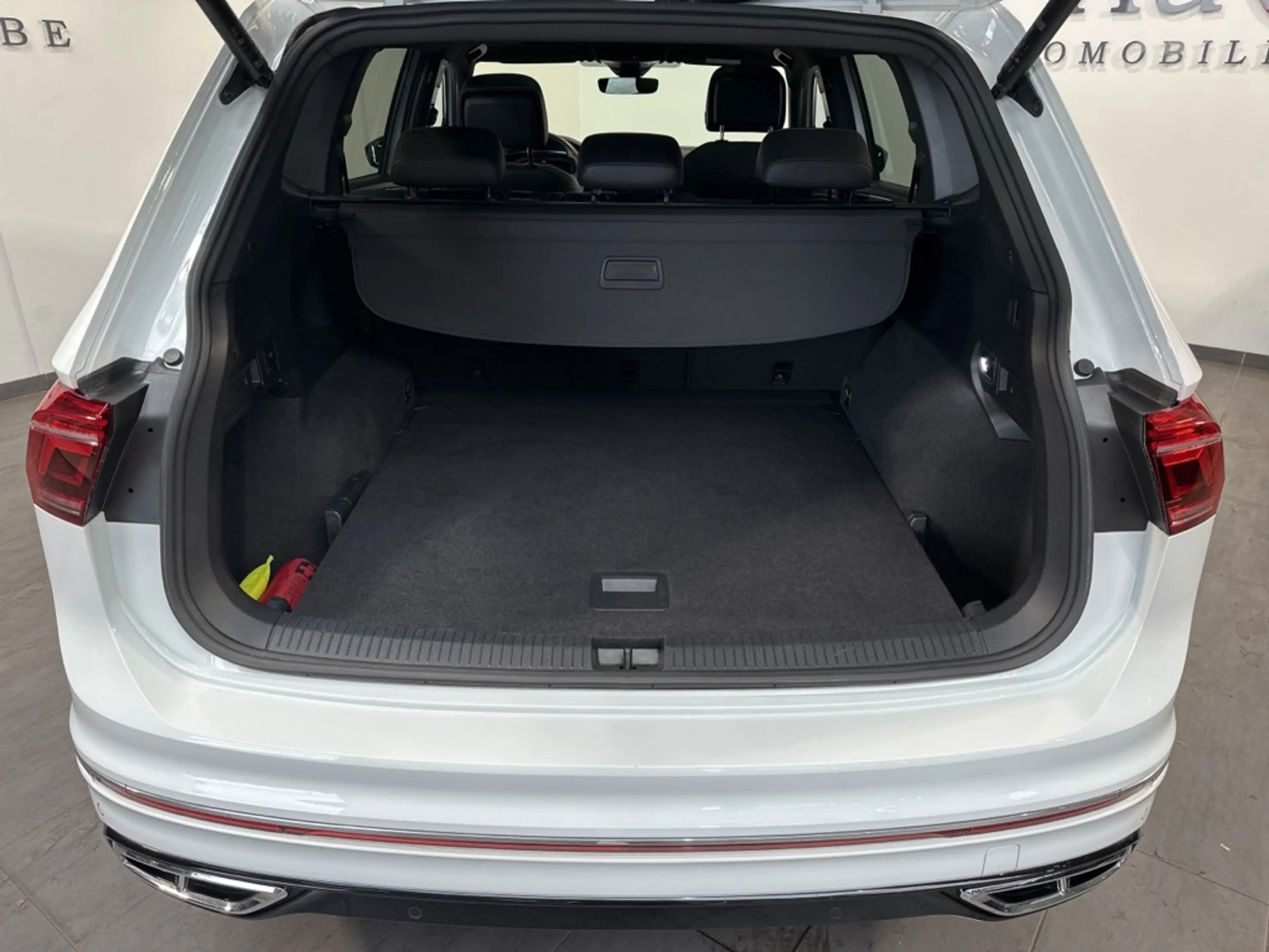 Volkswagen Tiguan Allspace R-Line 4M NAV+IQLIGHT+PANORAMA+20ZOLL+H&K+AHK+VC — photo 6