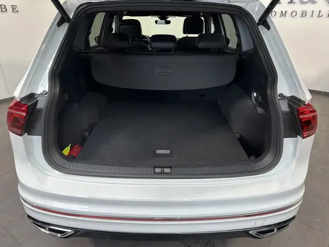 Volkswagen Tiguan Allspace view 6