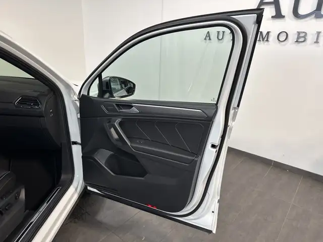 Volkswagen Tiguan Allspace view 9