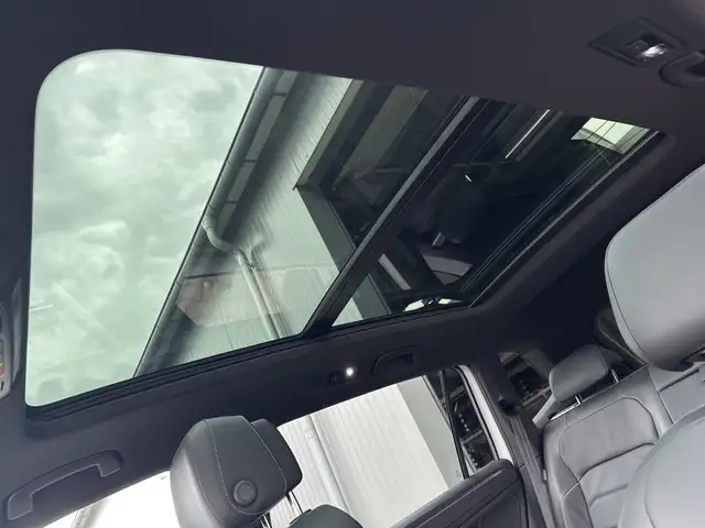 Volkswagen Tiguan Allspace view 13