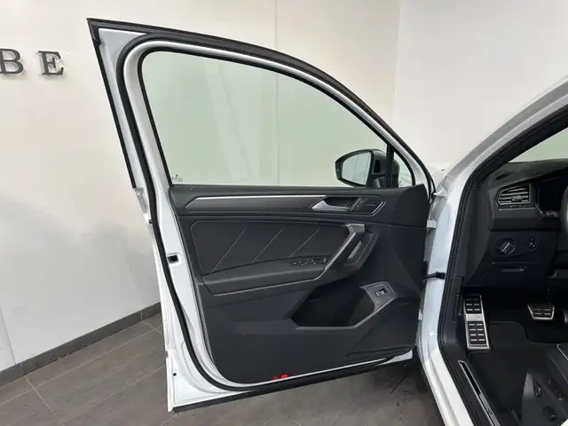 Volkswagen Tiguan Allspace view 8