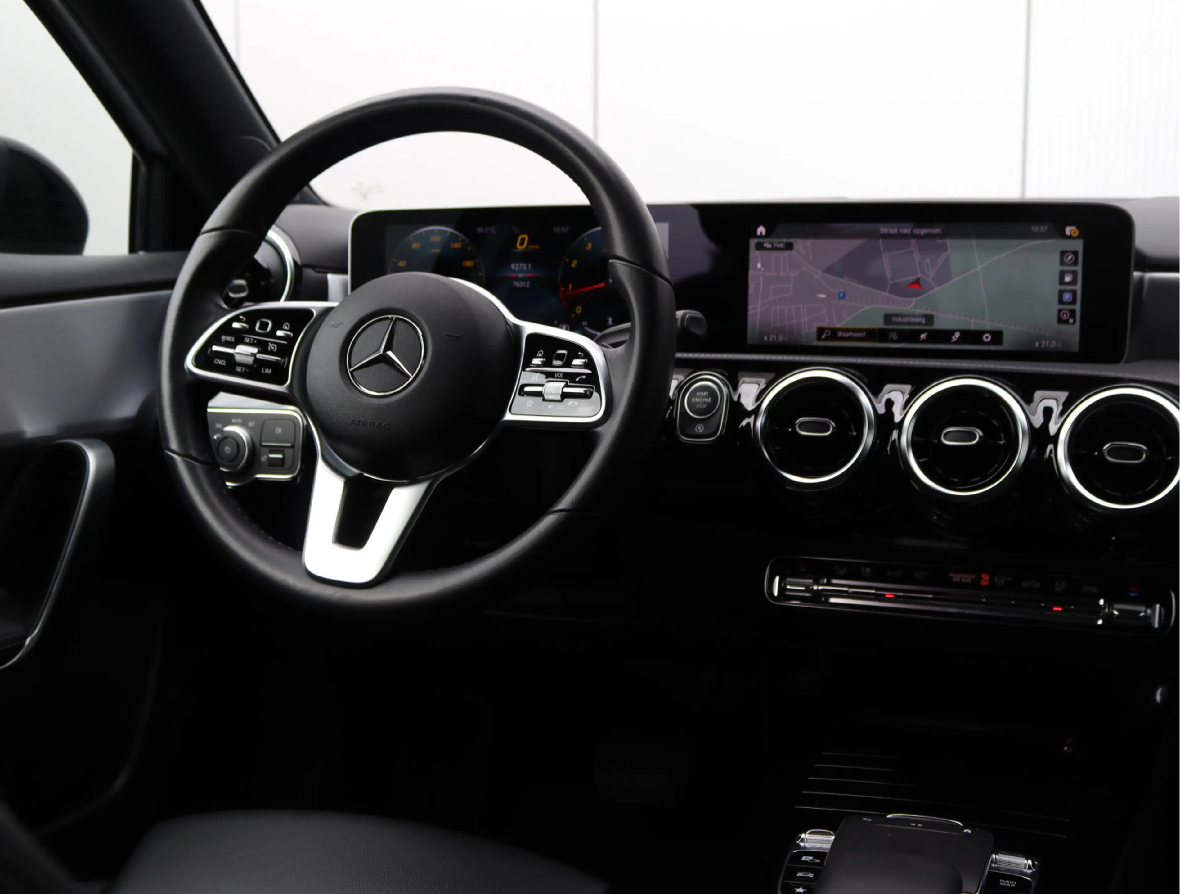 Mercedes-Benz A 220 Launch Edition | Widescreen | Camera | Org. NL — photo 17