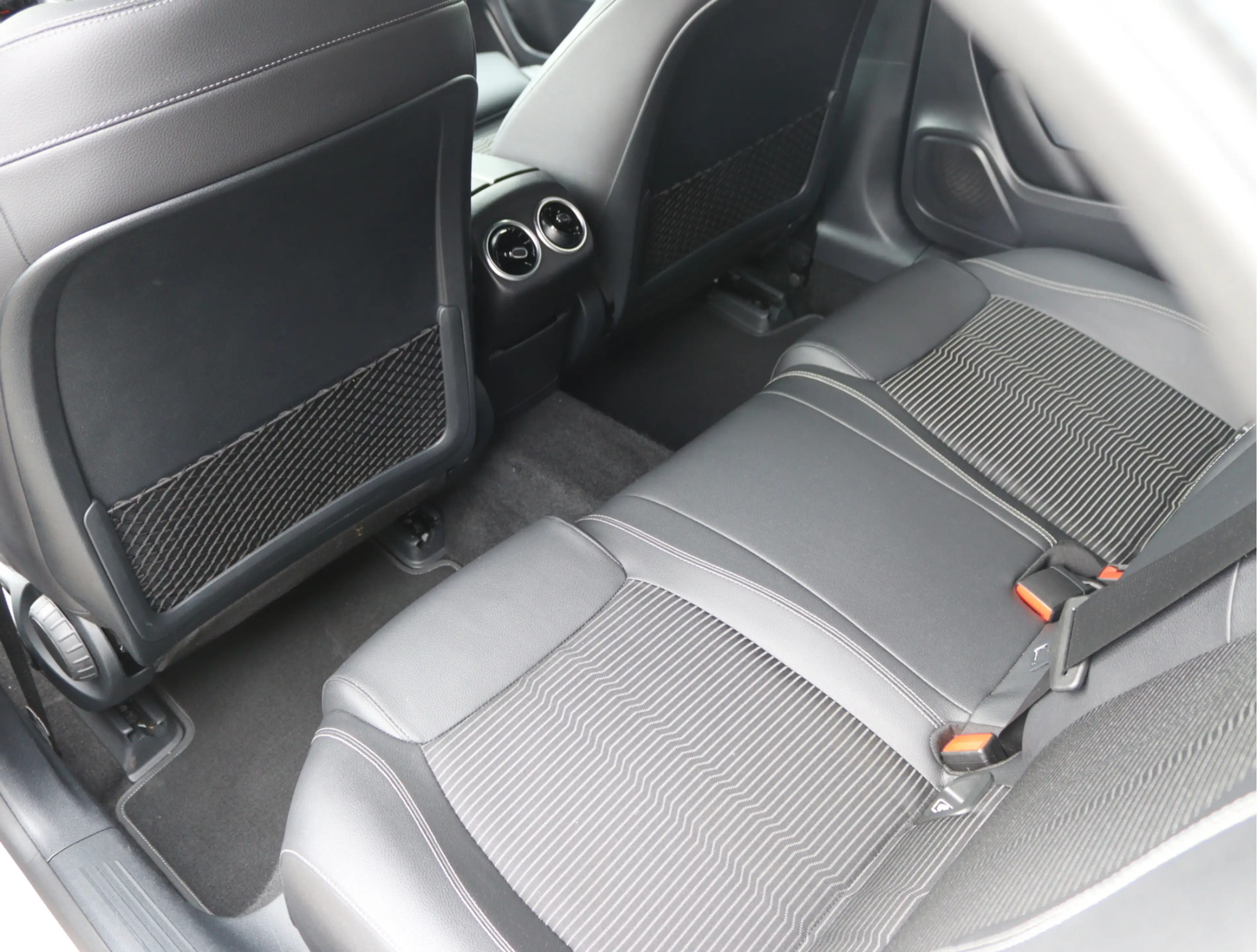 Mercedes-Benz A 220 Launch Edition | Widescreen | Camera | Org. NL — photo 23