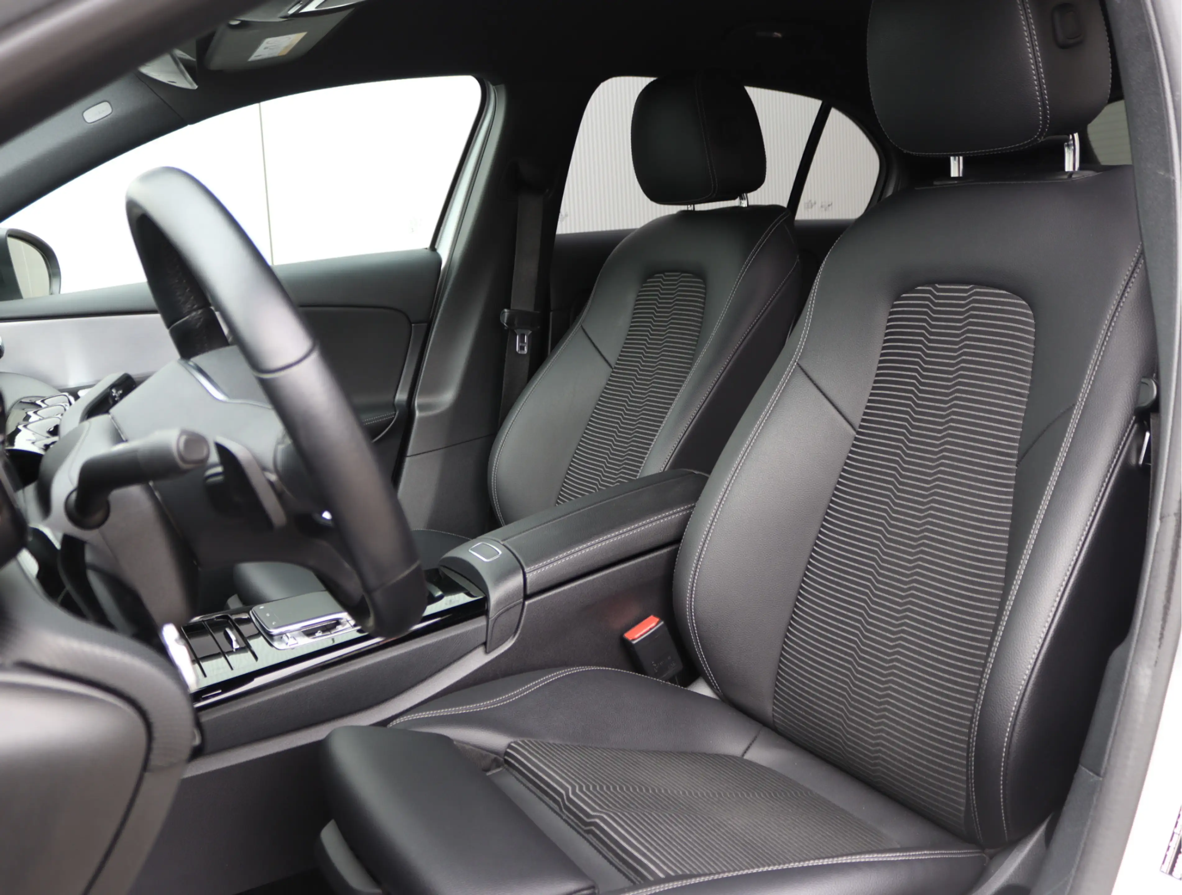 Mercedes-Benz A 220 Launch Edition | Widescreen | Camera | Org. NL — photo 4