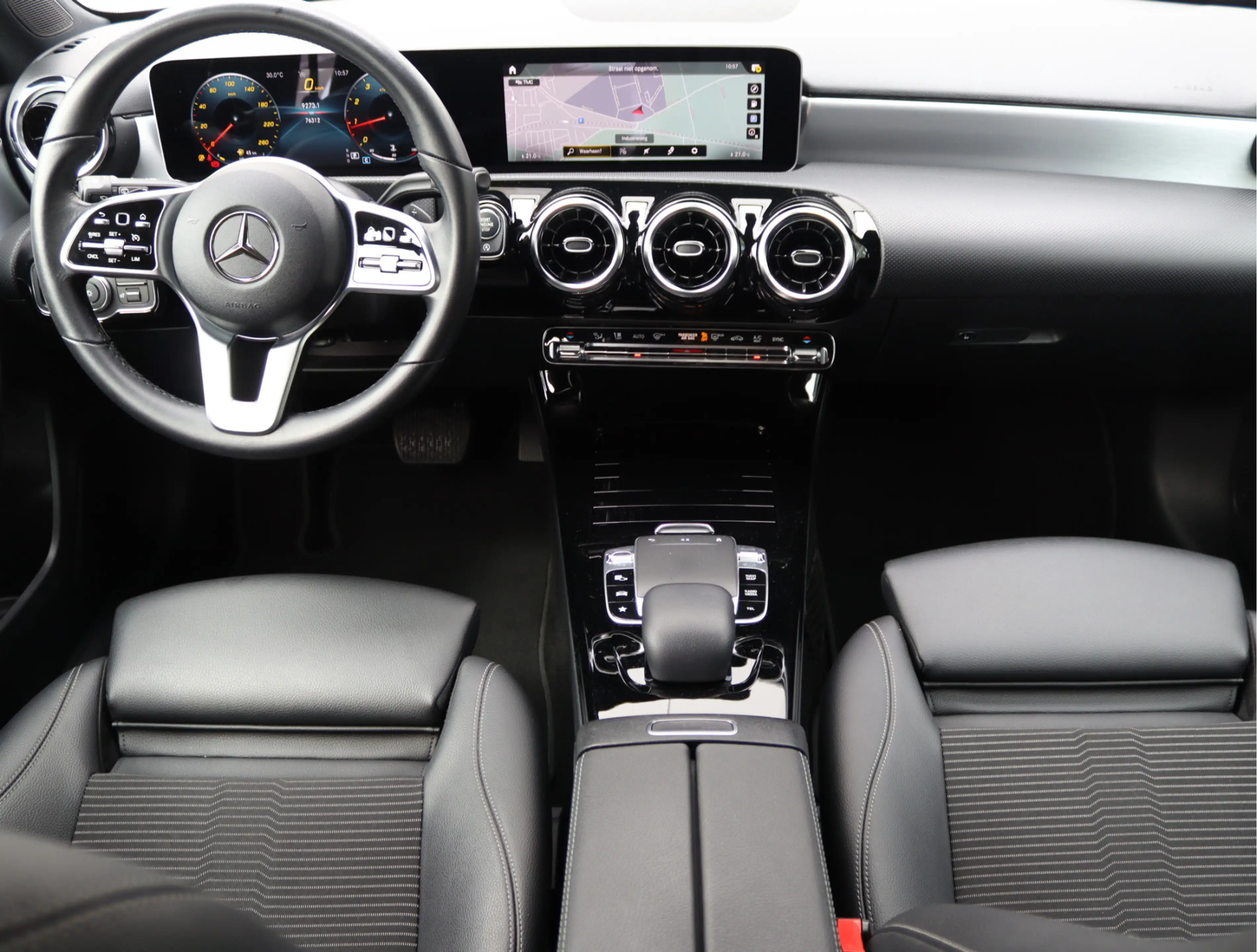 Mercedes-Benz A 220 Launch Edition | Widescreen | Camera | Org. NL — photo 3