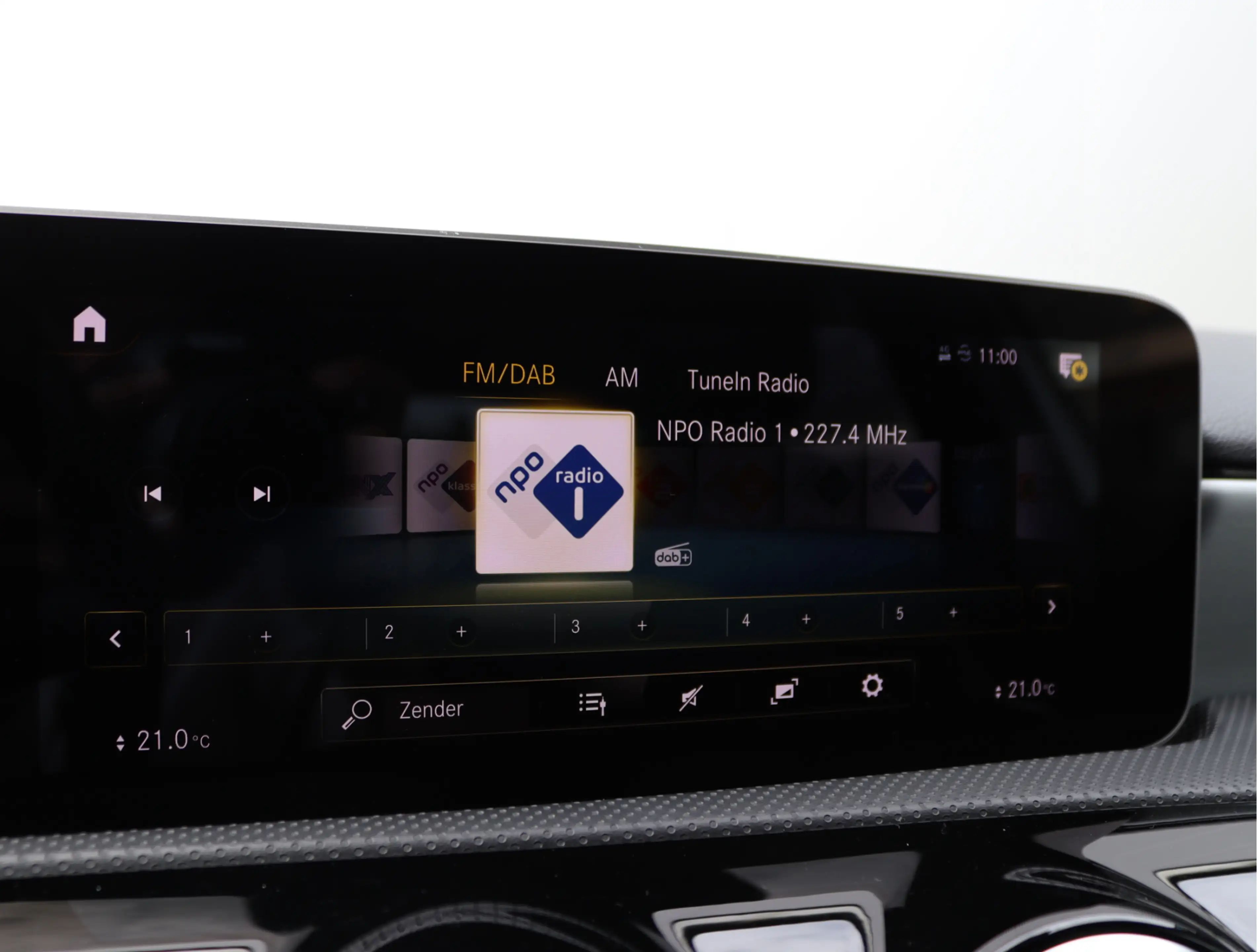 Mercedes-Benz A 220 Launch Edition | Widescreen | Camera | Org. NL — photo 38