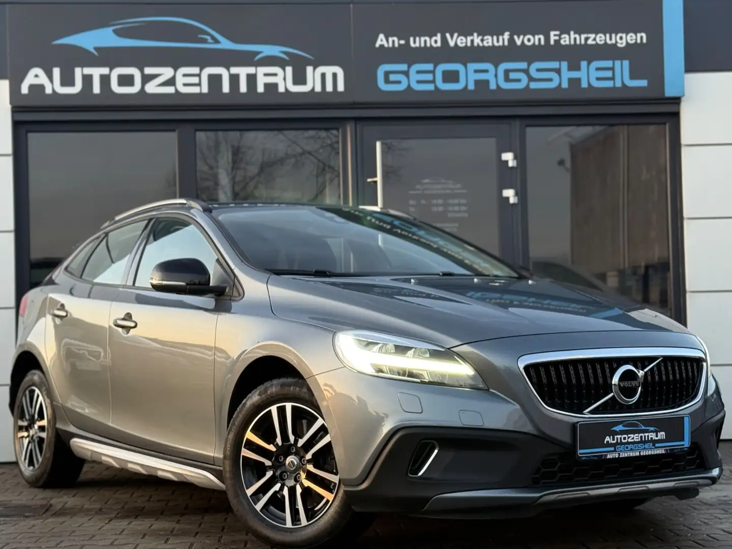 Volvo V40 Cross Country/LED/PDC/1-Hand/Automatik/SHZ Grau - 1