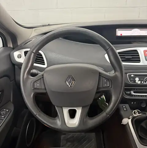 Renault Scenic view 8