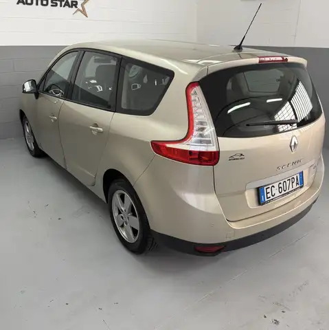 Renault Scenic view 5
