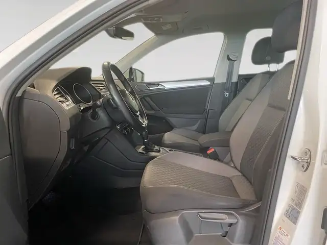 Volkswagen Tiguan view 6