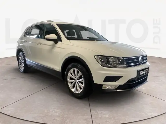 Volkswagen Tiguan view 2