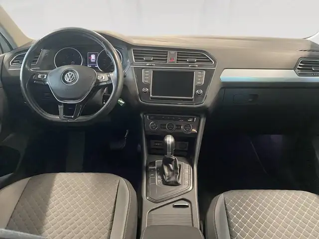Volkswagen Tiguan view 5
