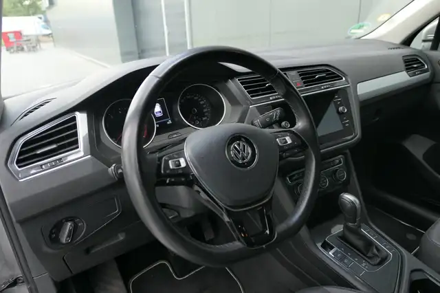 Volkswagen Tiguan view 4