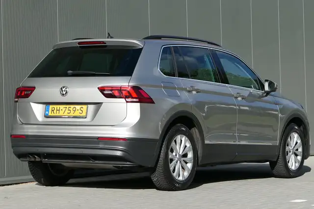 Volkswagen Tiguan view 2
