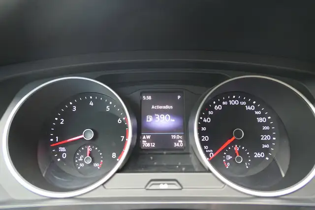 Volkswagen Tiguan view 5