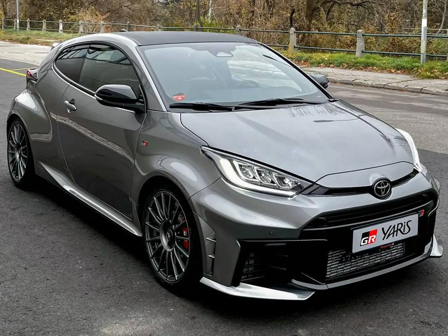 Toyota Yaris Yaris 1,6 Turbo GR High Performance Aut. GR High Performance Grau - 2