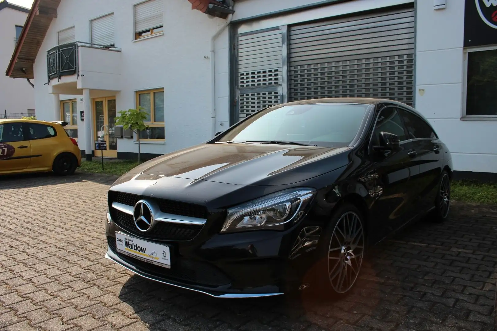 Mercedes-Benz CLA 180 CLA -Klasse Shooting Brake CLA 180 Noir - 1