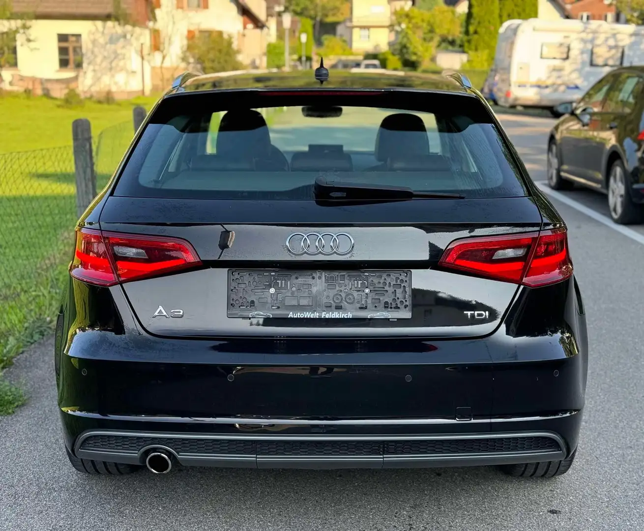 Audi A3 Ambiente S-LINE DIESEL mit 110 PS *WENIG KM *NAVI Negro - 2