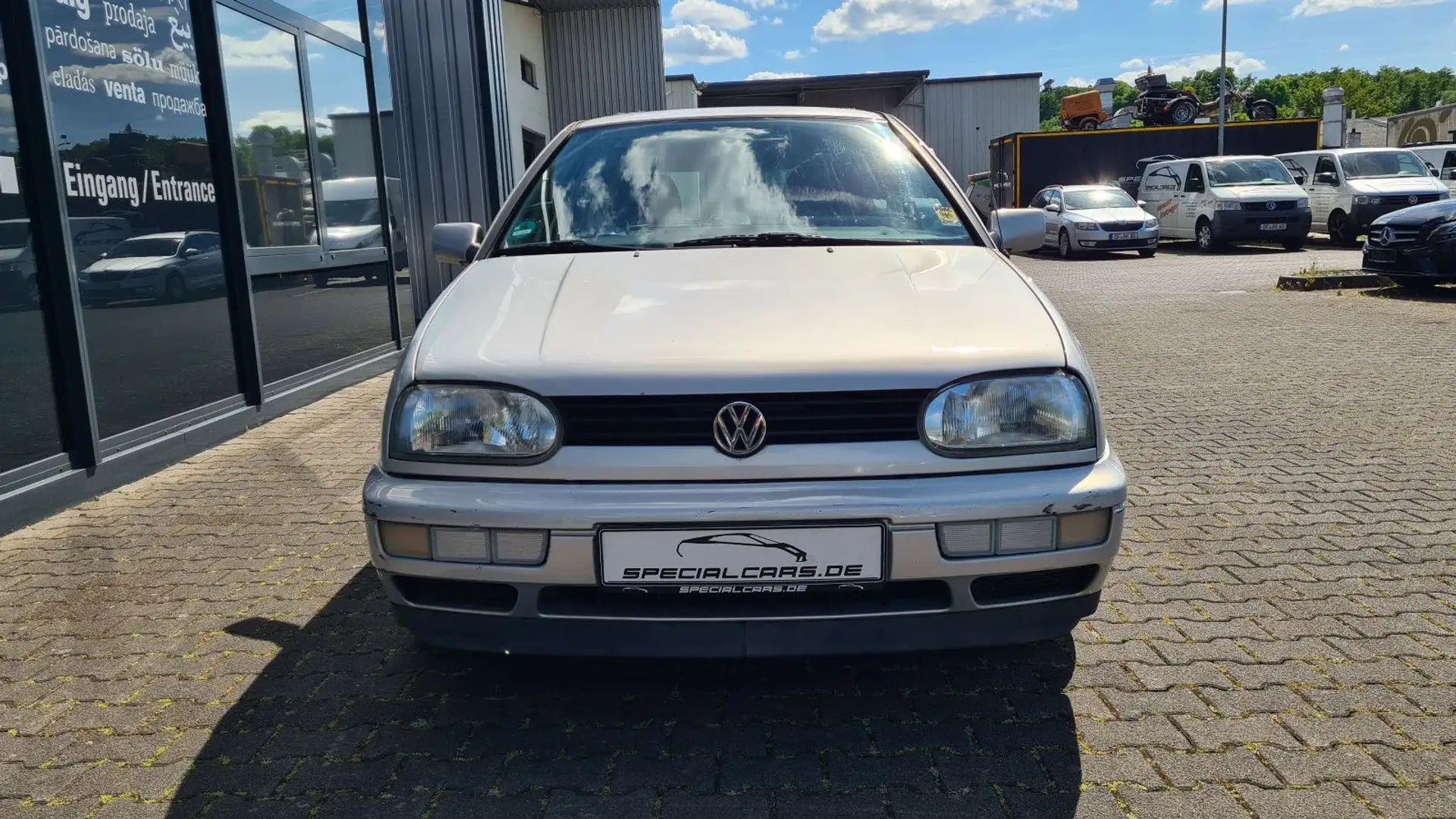 Volkswagen Golf - 2