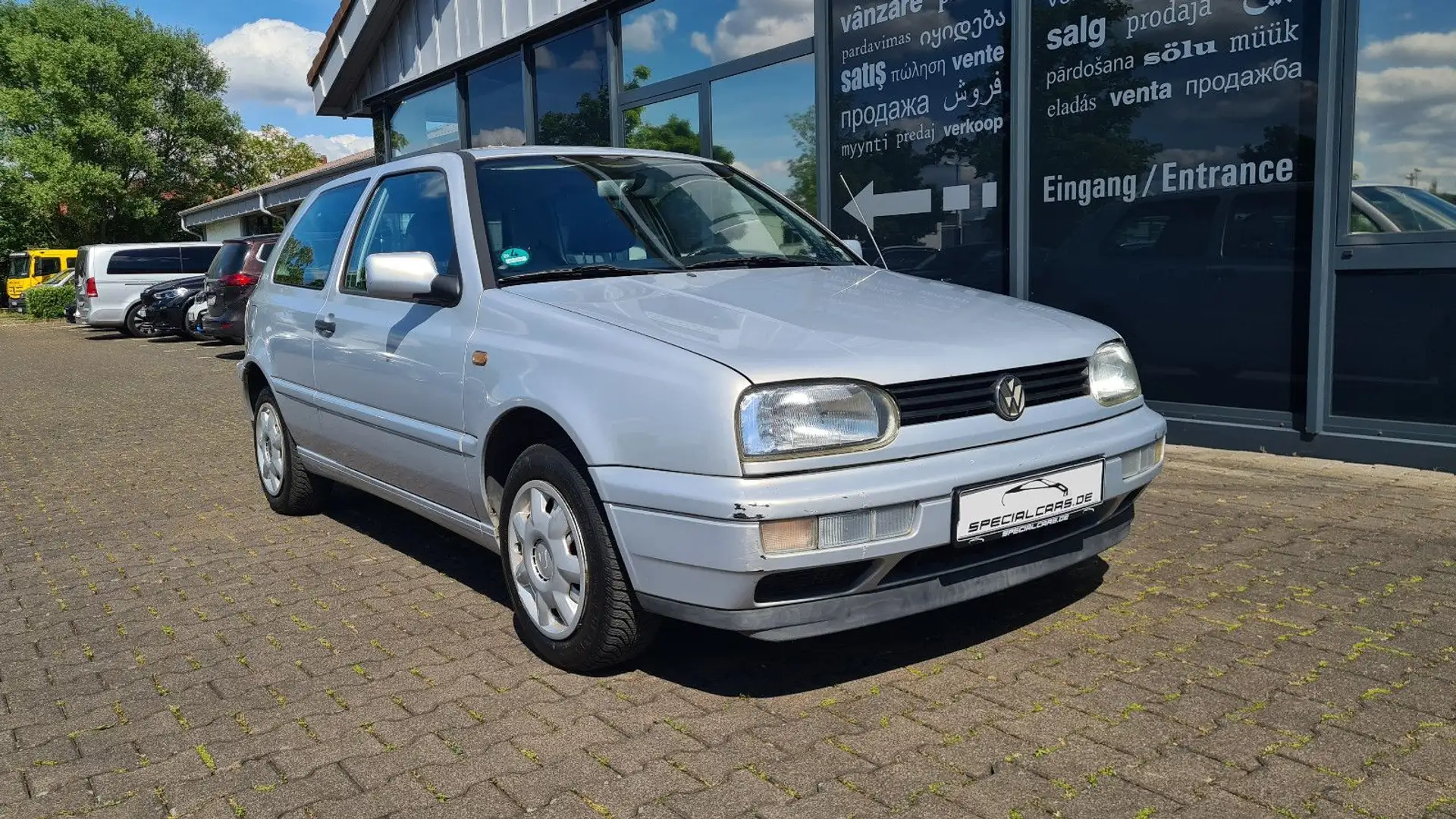 Volkswagen Golf - 1