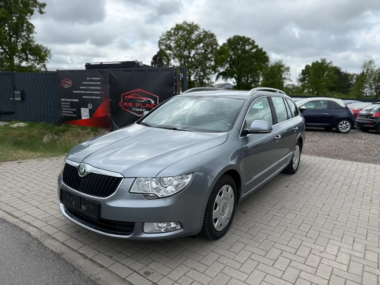 Skoda Superb Combi Exclusive AUTOMATIK/PDC/PANORAMA Gris - 1