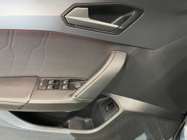 Cupra Leon view 8